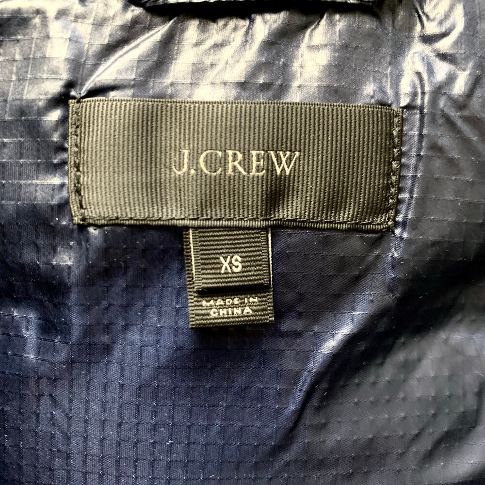 J. Crew Women’s Shiny Puffer Down Vest Size XS in Navy - Picture 8 of 9